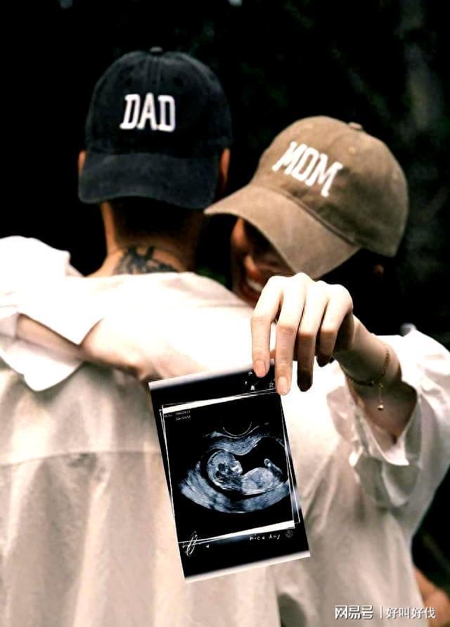 何！穗产后穿瑜伽服锻炼四肢纤细蜜蜂腰难怪迷倒陈伟霆(图1)