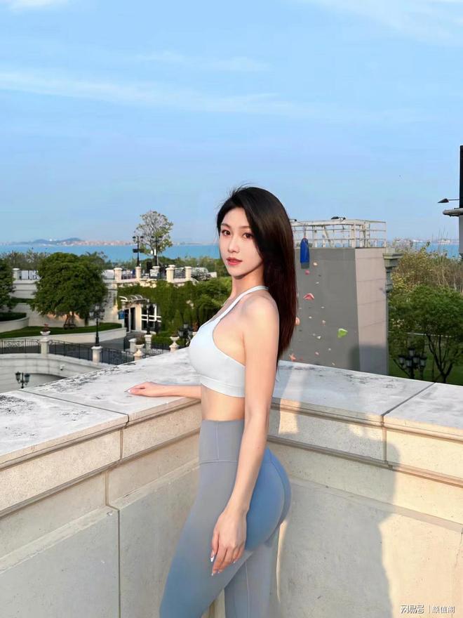 夏日瑜伽新风尚：时尚舒适的瑜伽服推荐(图4)