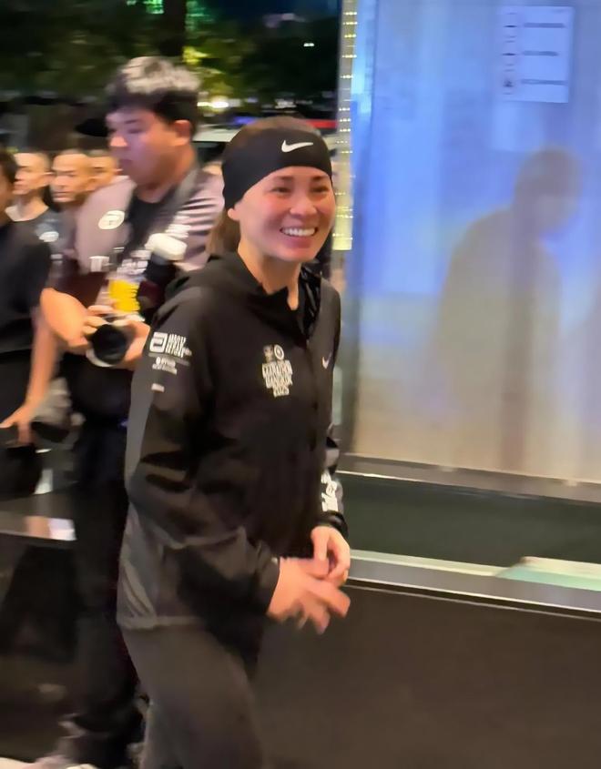 苏提达王后太全面穿瑜伽裤跑21公里不费劲不化妆不矫情自信美(图3)